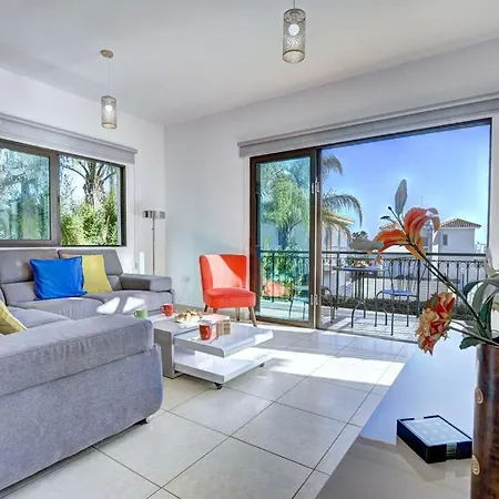Paralia, Spacious 4bdr Villa, Close To Fig Tree Bay *