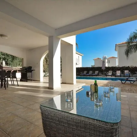 Paralia, Spacious 4bdr Villa, Close To Fig Tree Bay Villa