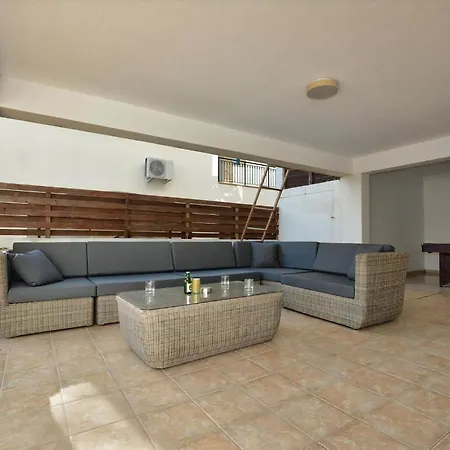 Paralia, Spacious 4bdr Villa, Close To Fig Tree Bay Villa Protaras