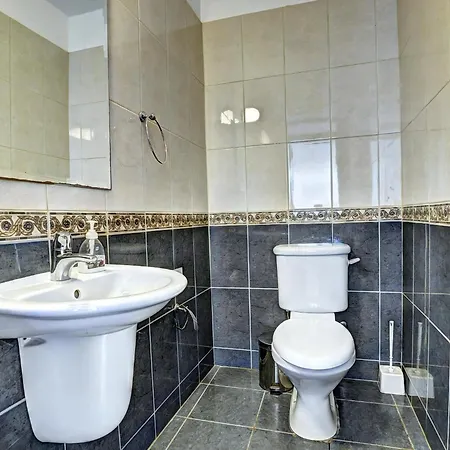 Paralia, Spacious 4bdr Villa, Close To Fig Tree Bay