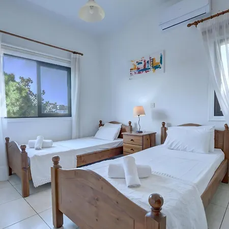 Paralia, Spacious 4bdr Villa, Close To Fig Tree Bay Protaras