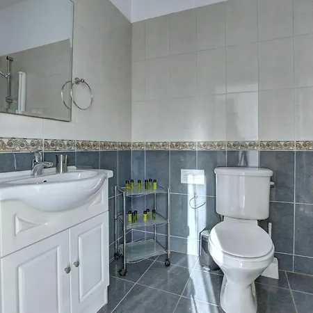 Villa Paralia, Spacious 4bdr Villa, Close To Fig Tree Bay Protaras