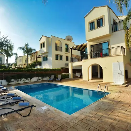 Paralia, Spacious 4bdr Villa, Close To Fig Tree Bay Villa