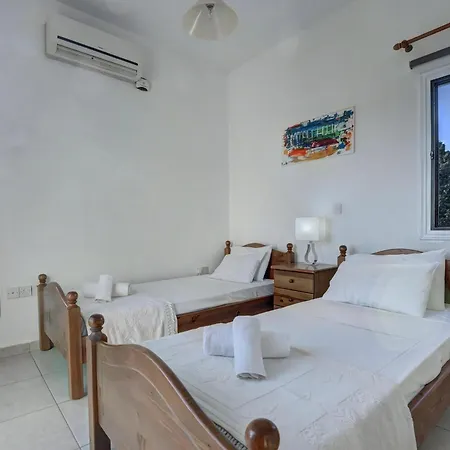 Villa Paralia, Spacious 4bdr Villa, Close To Fig Tree Bay Protaras