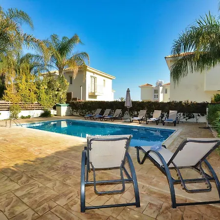 Villa Paralia, Spacious 4bdr Villa, Close To Fig Tree Bay